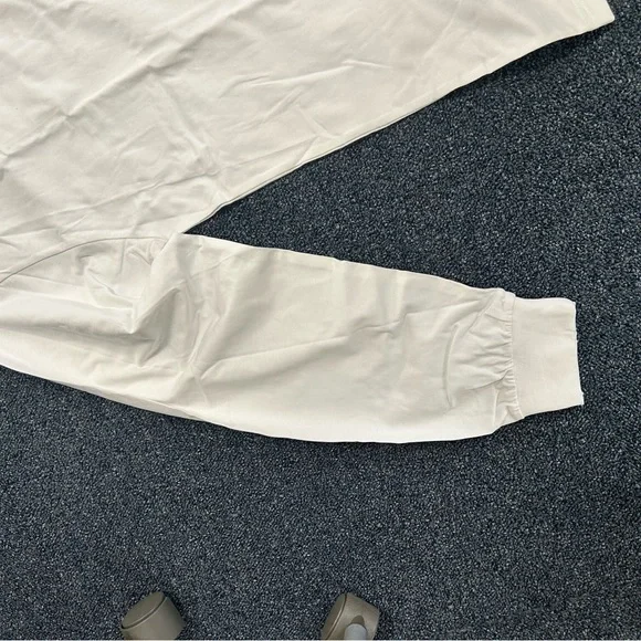 Balenciaga Oversized BB Logo Long Sleeve Shirt White/Black – Size L (Fits XXL) - Picture 7 of 15